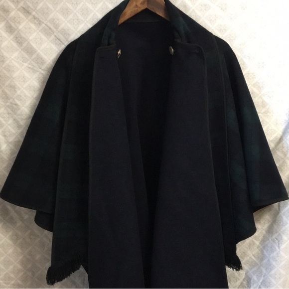 Pitlochry Wool Reversible Walking Poncho Made in Great Britain Navy Green Plaid - Picture 10 of 14